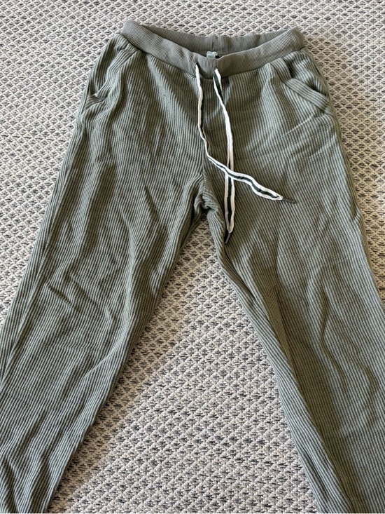 aerie Pants - AERIE women’s Ribbed Olive Green Jogger Pants - Casual Drawstring Bottoms